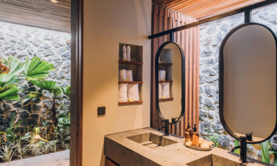 Tampah Hills Villa Keluarga His and Hers Bathroom | Selong Belanak, Lombok