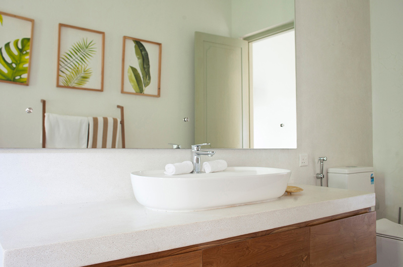 Kumbura Villa Bathroom One with Mirror | Galle, Sri Lanka