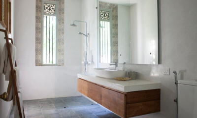 Kumbura Villa Bathroom One with Shower | Galle, Sri Lanka