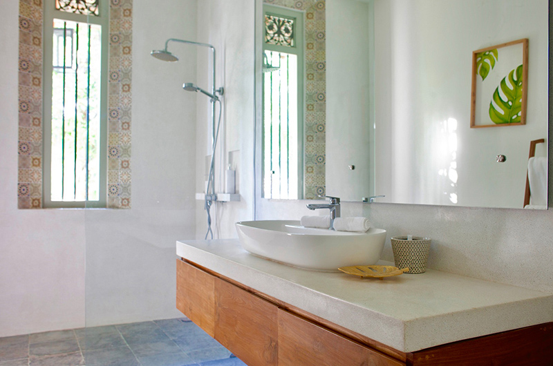 Kumbura Villa Bathroom Two with Shower | Galle, Sri Lanka