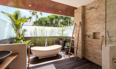Sundance Villa Bathroom Three with Bathtub | Kerobokan, Bali
