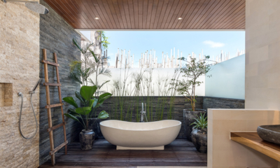 Sundance Villa Bathroom Four with Bathtub | Kerobokan, Bali