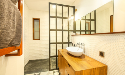 Bali Villaboddisatva 28Villa Boddisatva Bathroom Two with Mirror | Pererenan, Bali
