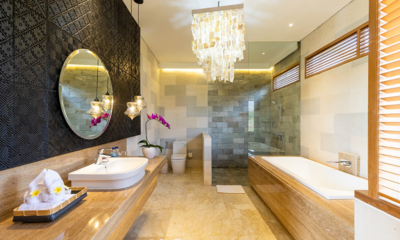 Villa Kimaya En-Suite Bathroom with Bathtub | Canggu, Bali