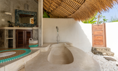 Villa Naya Spacious Bathroom with Bathtub | Canggu, Bali