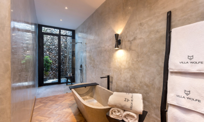 Villa Wolfe Bathroom Two with Bathtub | Seminyak, Bali