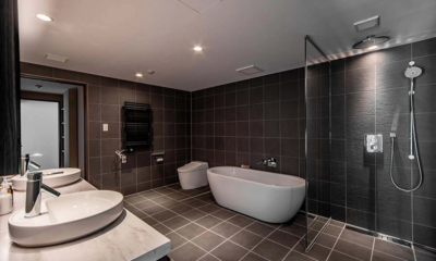 Jade Rabbit Bathroom with Bathtub | Hirafu, Niseko