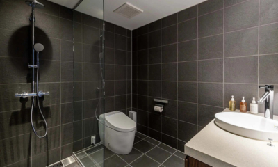 Jade Rabbit Bathroom with Shower | Hirafu, Niseko