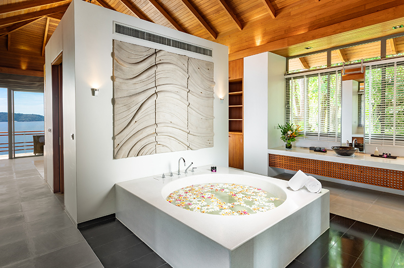 Villa Chelay Master Bathroom with Bathtub | Kamala, Phuket