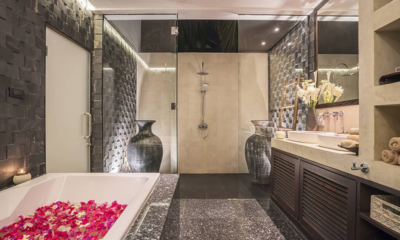 Villa Nirvana Panwa Common Bathroom with Bathtub | Cape Panwa, Phuket