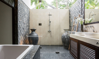 Villa Nirvana Panwa Common Bathroom with Bathtub and Shower | Cape Panwa, Phuket