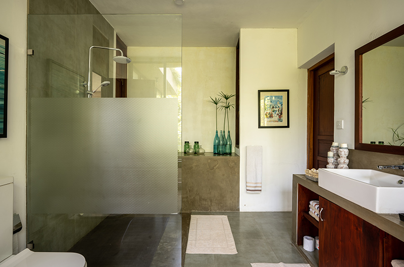 Tranquil Waters Bathroom One with Shower | Negombo, Sri Lanka