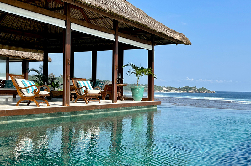 Villa Bahagia Pool Side Seating Area | Nusa Lembongan, Bali