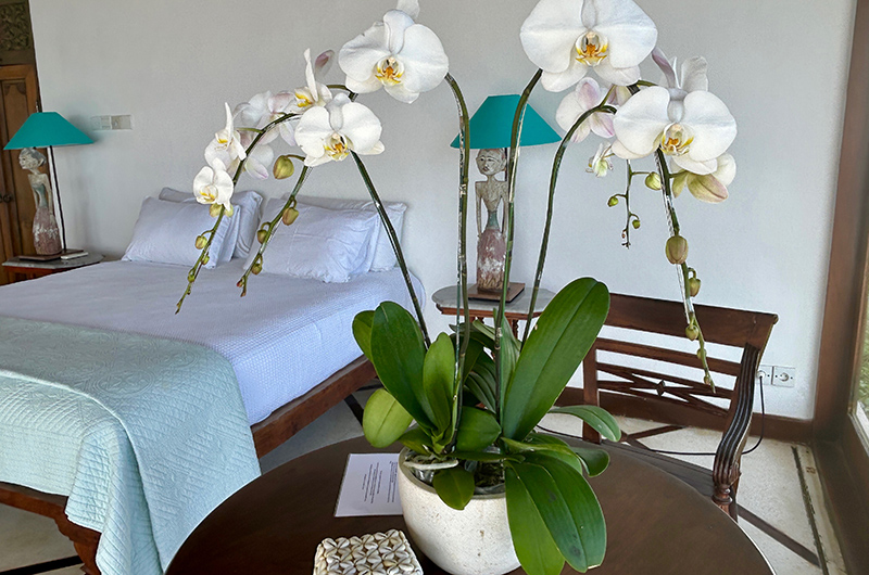 Villa Bahagia Bedroom with Fresh Flowers | Nusa Lembongan, Bali