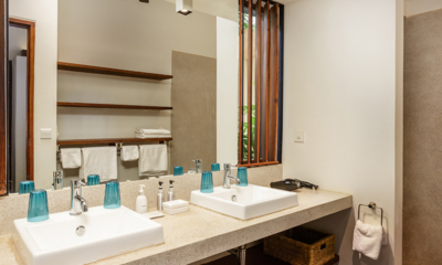Rose Apple Residence Common Bathroom with Mirror | Siem Reap, Cambodia