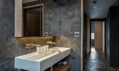 Foxwood B Bathroom with Mirror | Niseko, Japan