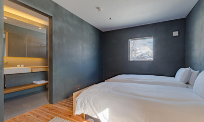 Foxwood E Twin Bedroom and Bathroom | Niseko, Japan