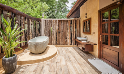 Serene Garden Residence Bathroom Two with Bathtub | Siem Reap, Cambodia