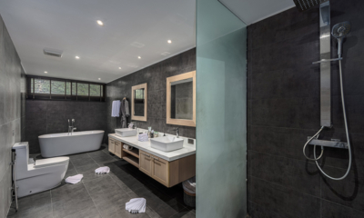 Villa Baan Phu Prana Bathroom Six with Bathtub | Surin, Phuket