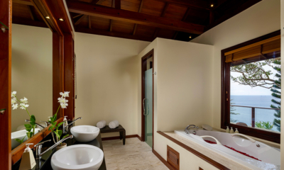 Villa Horizon Master Bathroom One with Bathtub | Kamala, Phuket