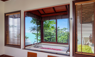 Villa Horizon Master Bathroom Two with Bathtub and Sea View | Kamala, Phuket