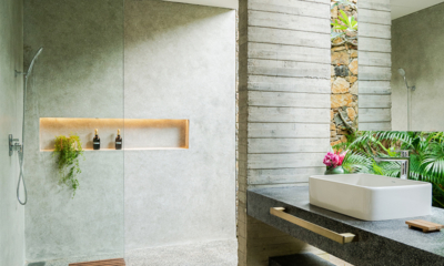Villa Alba Master Bathroom with Shower | Koggala, Sri Lanka