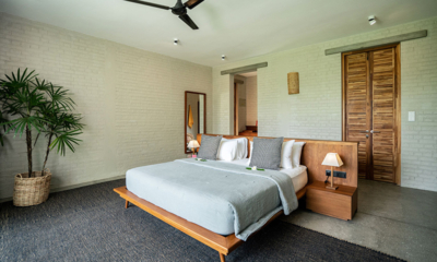 Villa Alba Bedroom Five with Side Lamps | Koggala, Sri Lanka