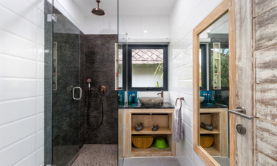 Villa Pantai Kubu Bathroom One | Tulamben, Bali