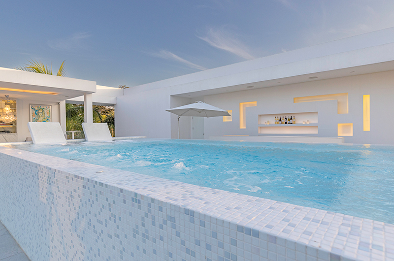 Palm Villa Jacuzzi with Sun Beds | Chiang Mai, Thailand