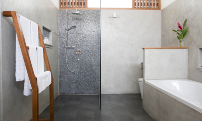 Ginger Palm Villa Bathroom One with Bathtub | Dickwella, Sri Lanka