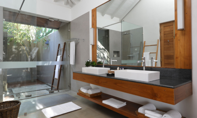 Kirana His and Hers Bathroom with Shower | Bentota, Sri Lanka