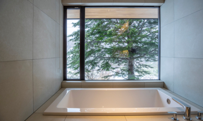 Iori Niseko Bathtub with View | West Hirafu, Niseko