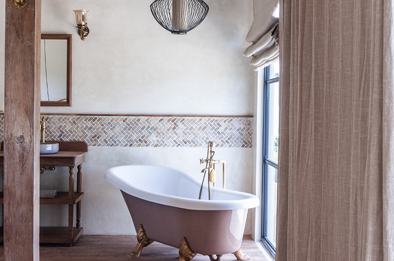 Villa Kajano Bathroom One Bathtub | Pererenan, Bali