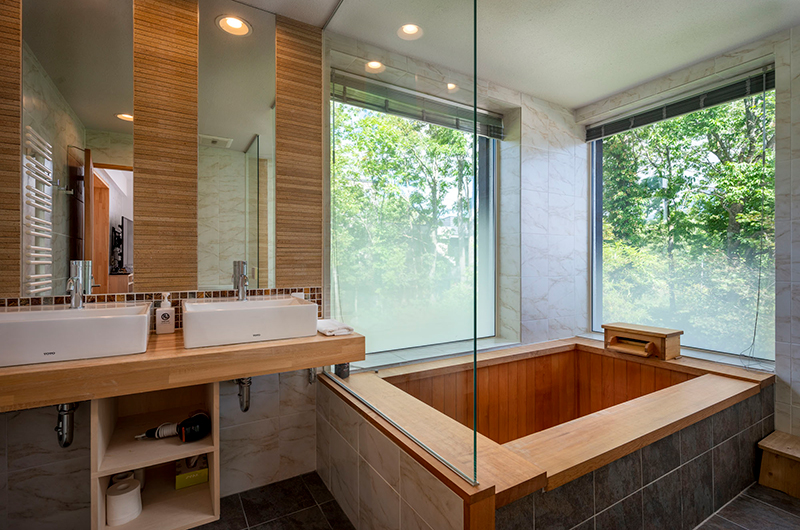 Asobidokoro Bathroom with Bathtub | Hirafu, Niseko