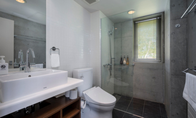 Asobidokoro Bathroom with Shower | Hirafu, Niseko