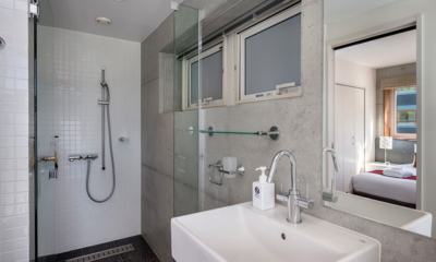 Asobidokoro Bathroom with Mirror and Shower | Hirafu, Niseko