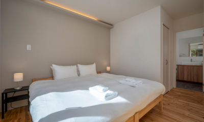 Homerunner Bedroom with Side Lamps and Wooden Floor | Hirafu, Niseko