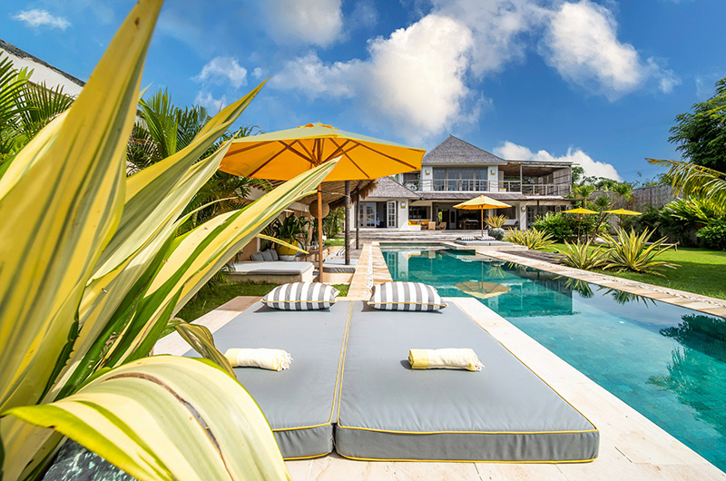 Katoni Villa Open Plan Seating Area | Nusa Lembongan, Bali