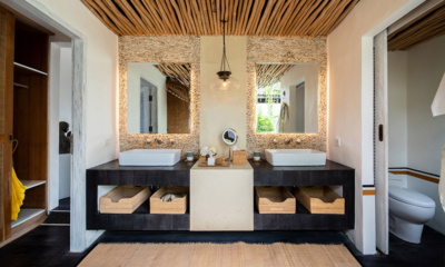 Katoni Villa Bathroom Three with Lights | Nusa Lembongan, Bali
