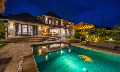 Katoni Villa Outdoor Area at Night | Nusa Lembongan, Bali