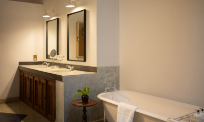 Doornberg Bathroom with Bathtub Middle Garden Harin | Galle, Sri Lanka
