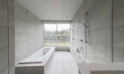 Echo Rocks Master Bathroom with Bathtub | Hakuba, Nagano