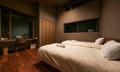 Gravity Twin Bedroom with Study Area at Night | Hakuba, Nagano