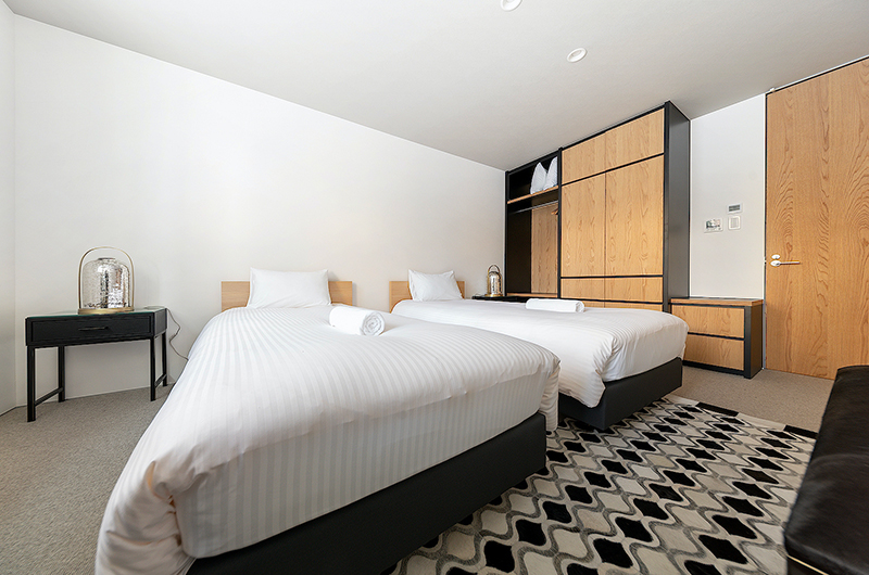 The Moo Bedroom Four with Twin Beds and Side Lamps | Hakuba, Nagano