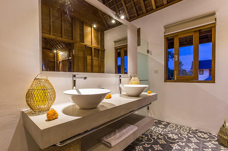Bagera Hoi Namu Villa Hoi Bathroom One | Seminyak, Bali