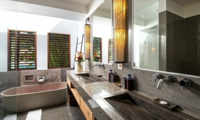 Villa Abagram Villa Abakoi Bathroom One with Bathtub | Seminyak, Bali