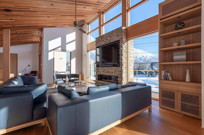 Ro-An Indoor Living Area with View | Hirafu, Niseko