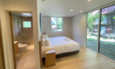 Ahiru Chalet Bedroom and Bathroom One | Echoland, Hakuba