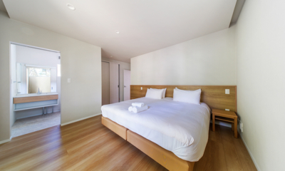 Sanzan Chalet Bedroom and Bathroom One | Echoland, Hakuba