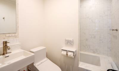 Hakobune Niseko Bathroom with Bathtub | Soga, Niseko